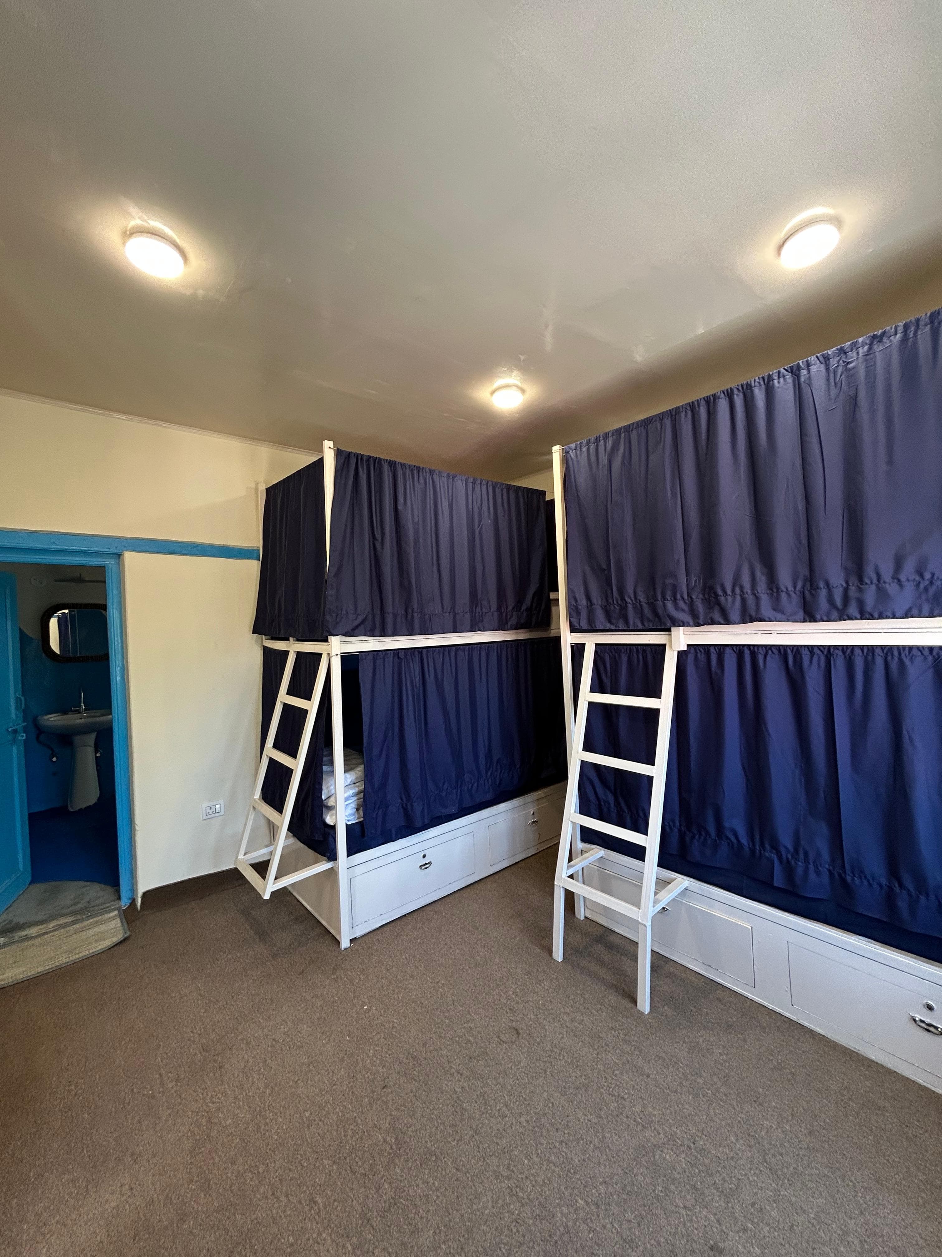 Female Dorm Pod (6-Bed)