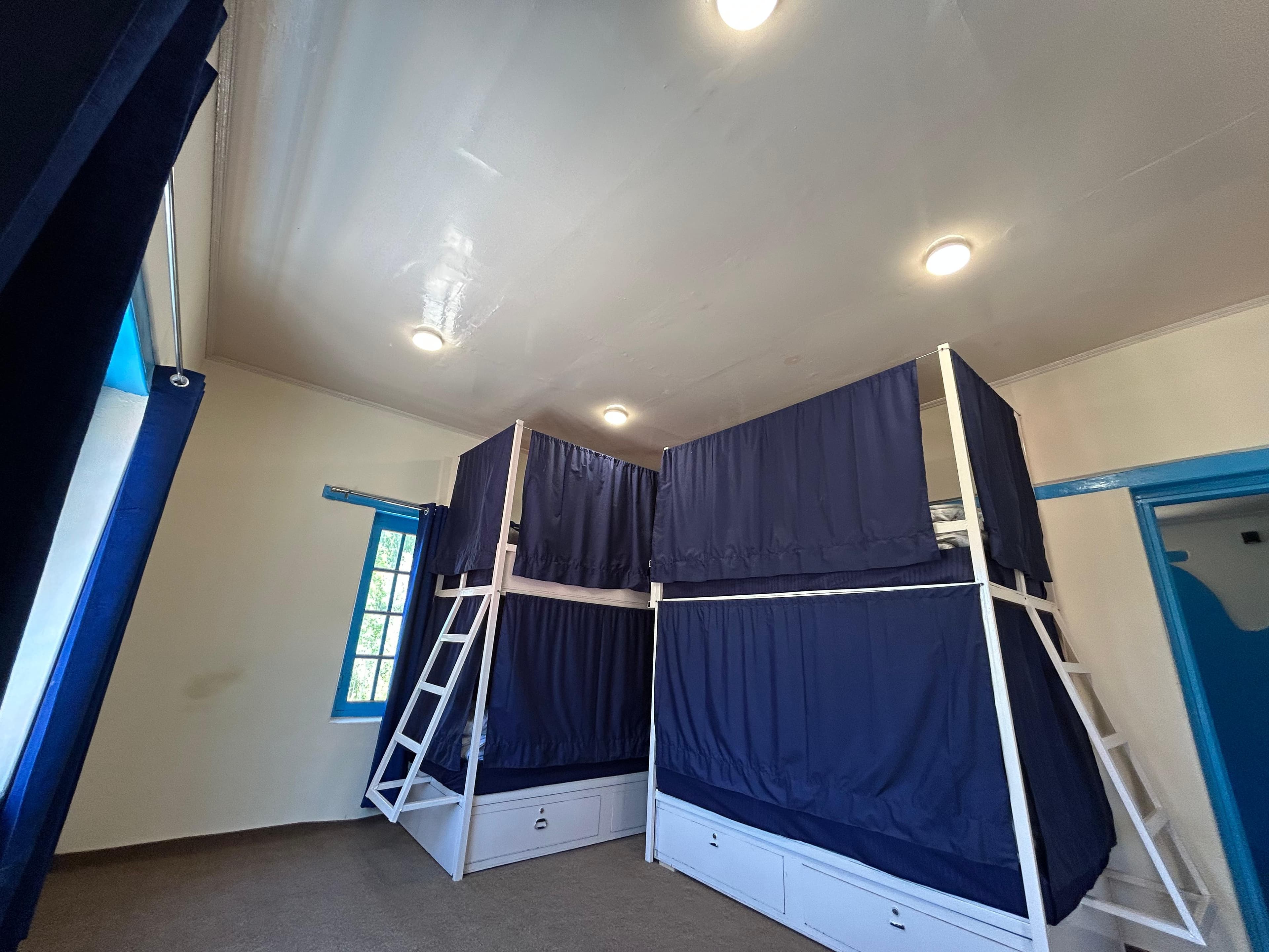 Mixed Dorm Pod (8-Bed)